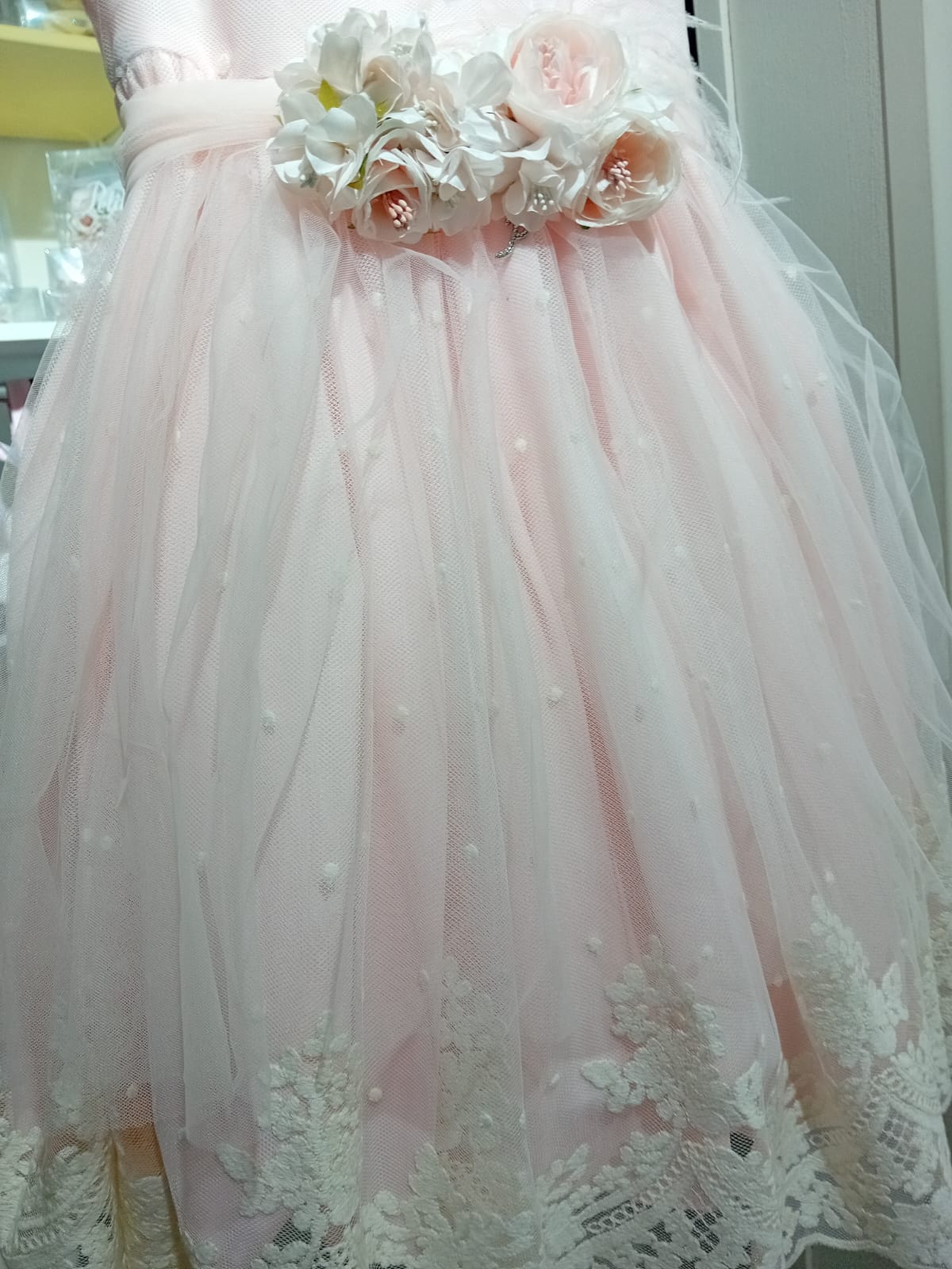 Abito cerimonia bambina Petit in tulle cipria con pizzo e fiori - Child di Aurora Zonno