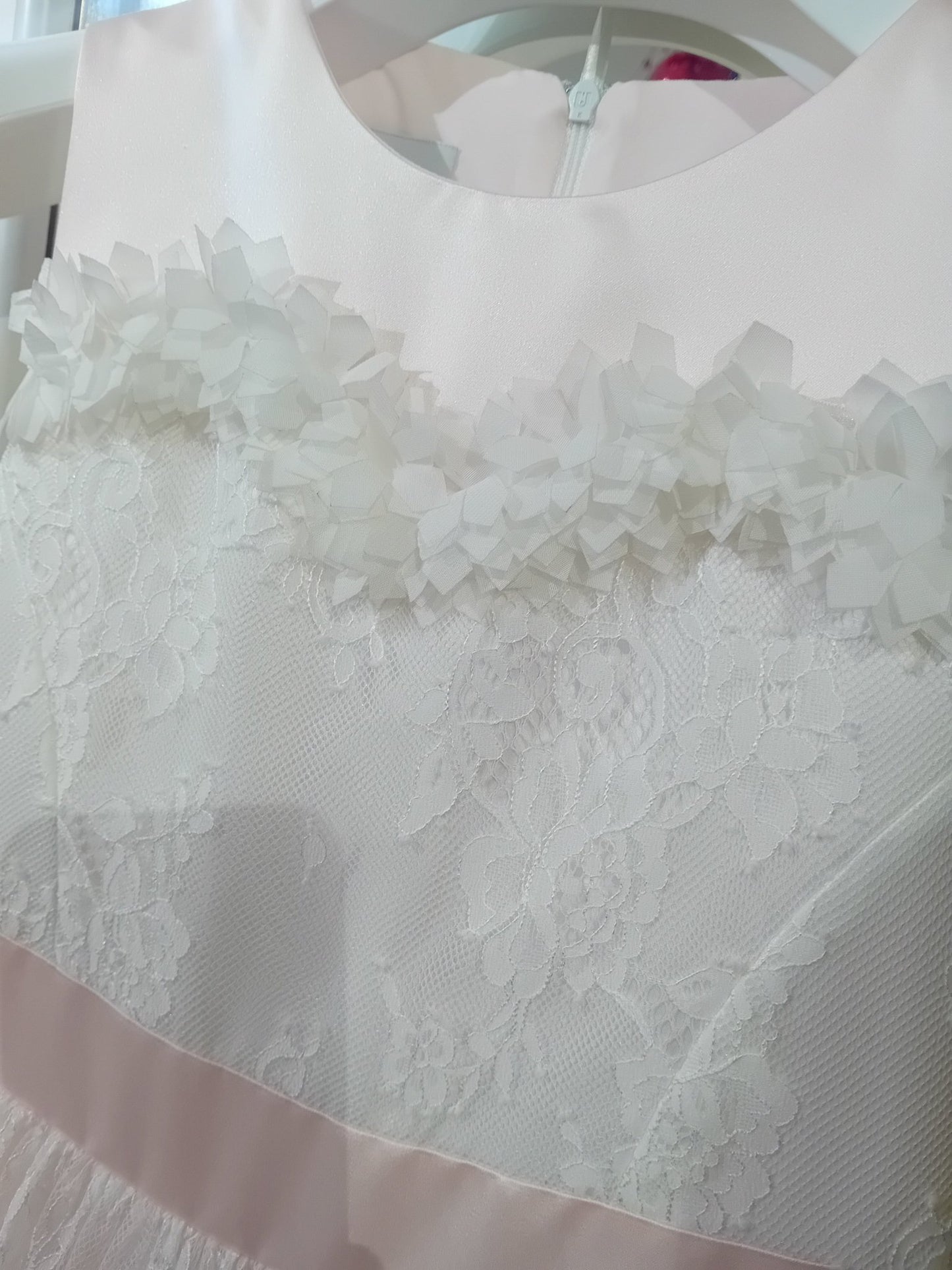 Abito Cerimonia Petit in Pizzo Chantilly con Dettagli in Tulle - Child di Aurora Zonno