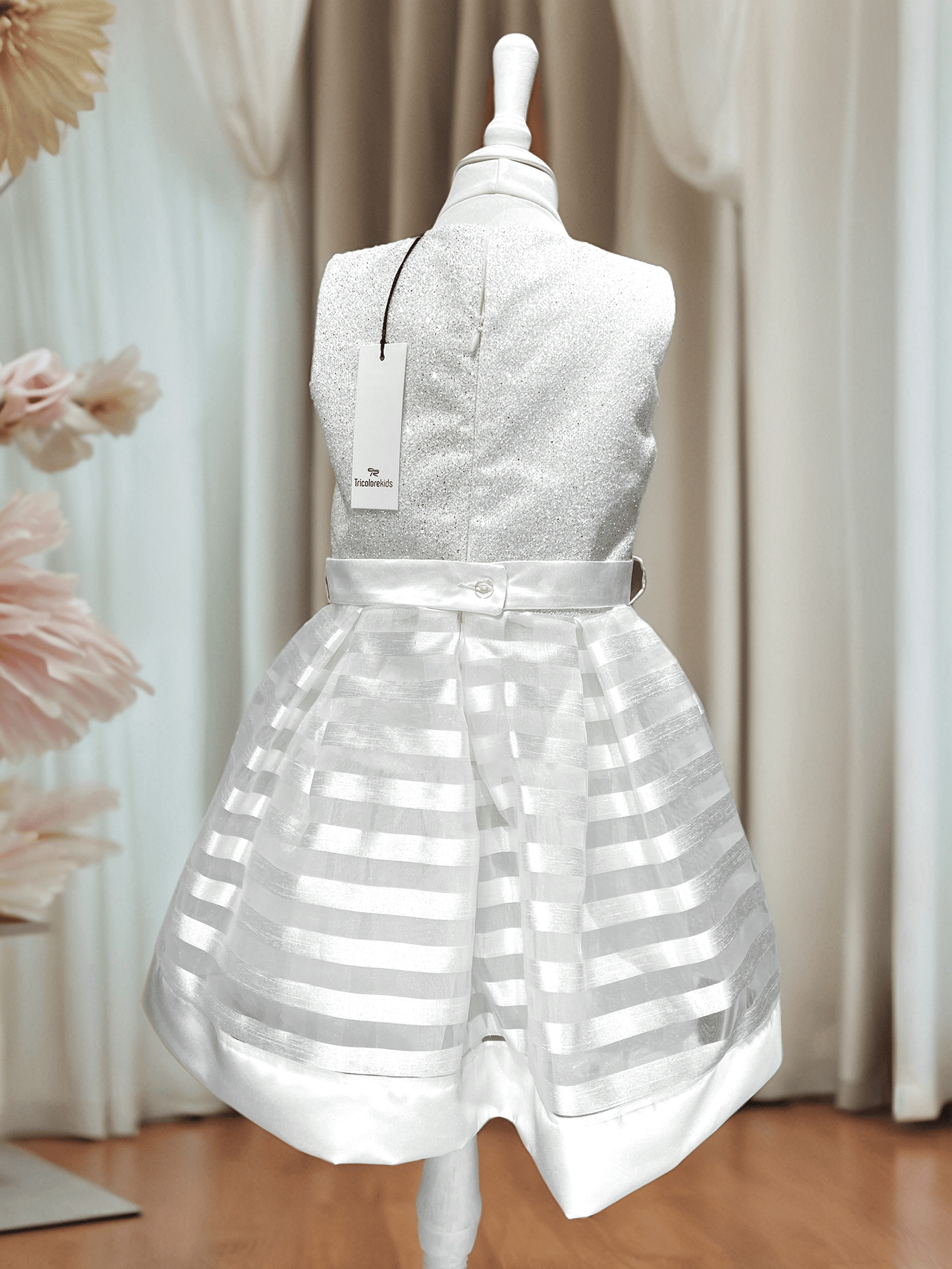 Abito cerimonia bambina Tricolorekids con paillettes argento e gonna rigata - Child di Aurora Zonno