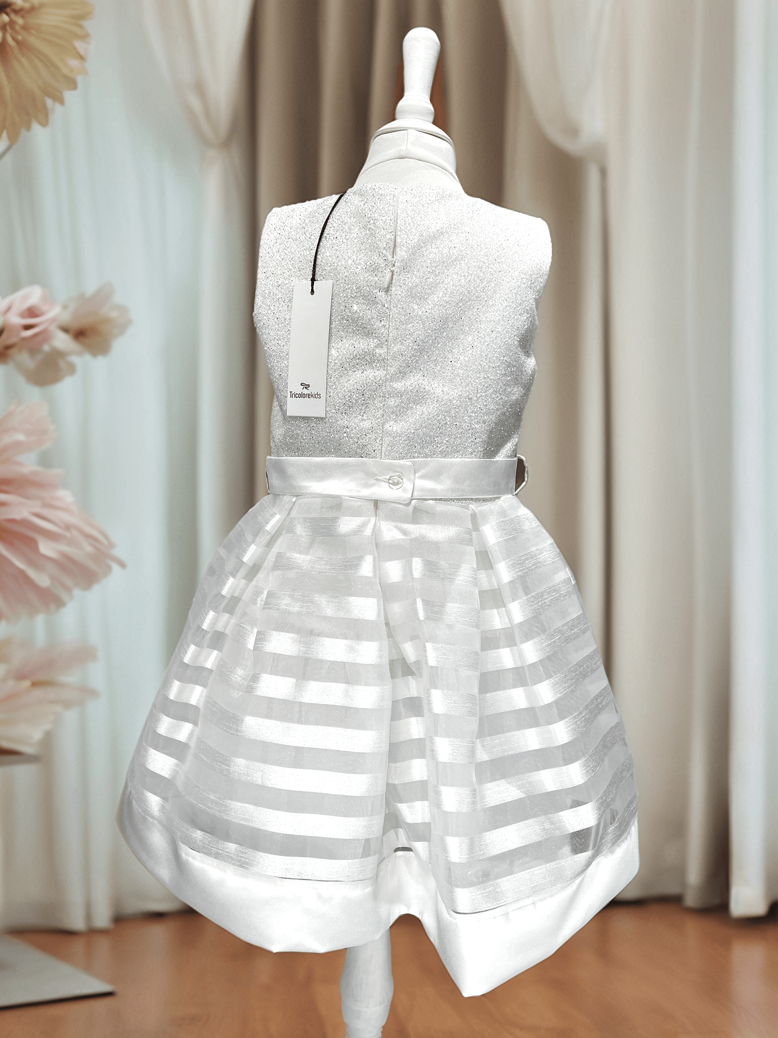 Abito cerimonia bambina Tricolorekids con paillettes argento e gonna rigata - Child di Aurora Zonno
