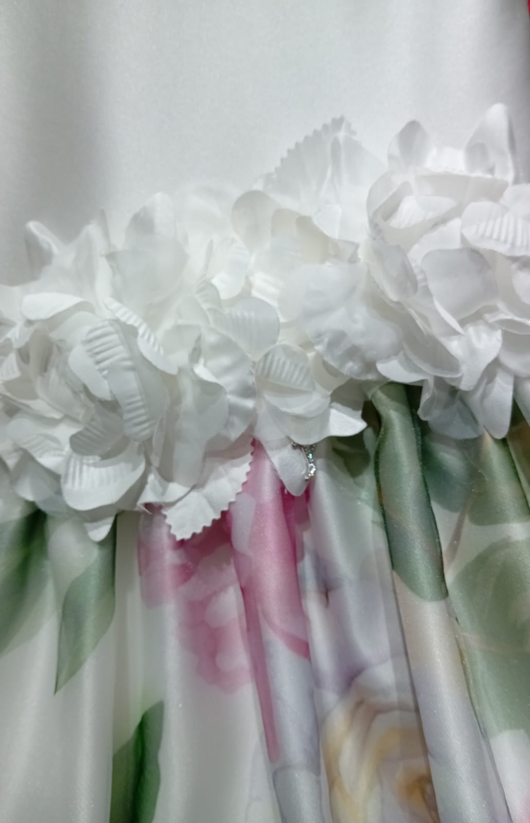 Abito cerimonia Petit bambina con gonna floreale in organza e fiori in vita - Child di Aurora Zonno